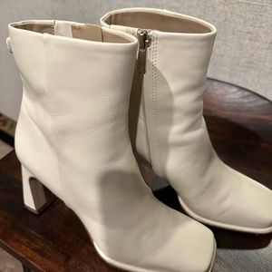 Sam Edelman Irie Booties size 6M in Modern Ivory